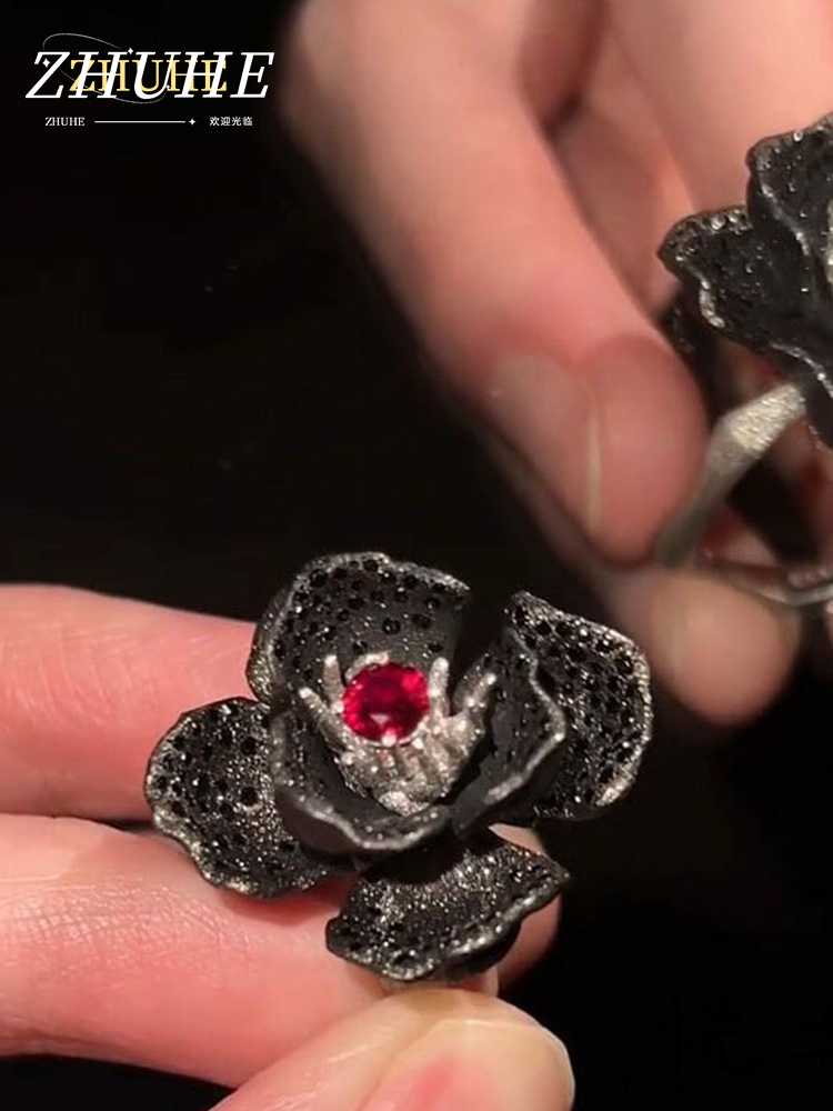Men'S Victorian Accessories - アンティークダークフローラルレッド中央宝石オープンバンドリングジュエリーアクセサリー男性用女性用銅合金素材ビクトリア朝時代