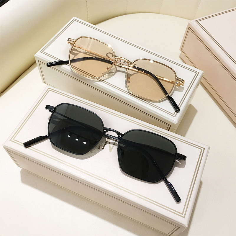 女性と男性のためのレトロな長方形のサングラス,茶色のレンズ, - Men'S Vacation Accessories のレビューと価格