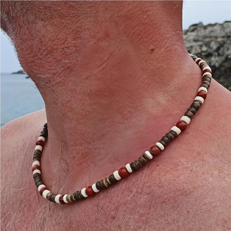 ボヘミアンウッドビーズネックレス男性用レッドブラウンホワイト - Men'S Vacation Accessories のレビューと価格