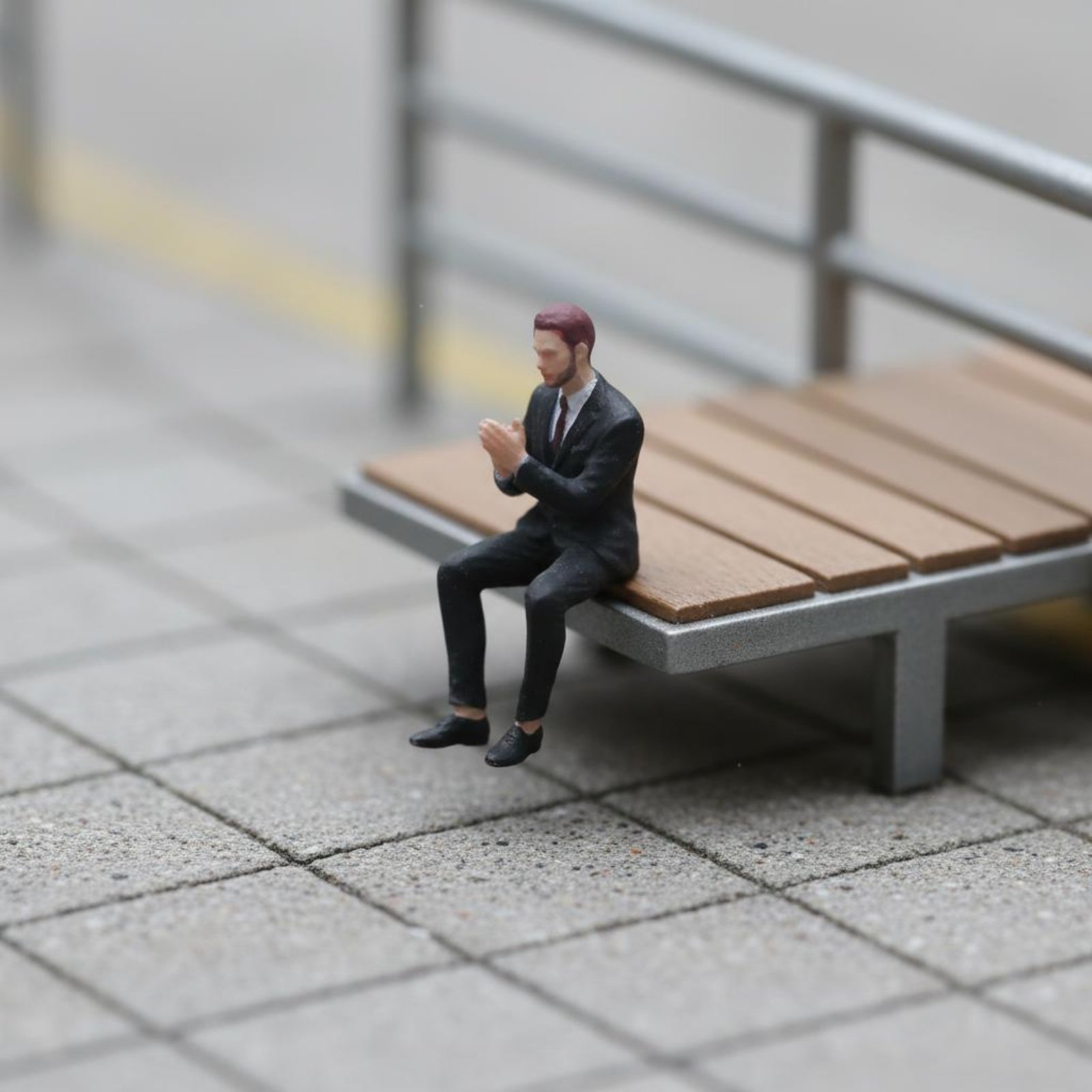 1:64スケールの座った男性フィギュア、三次元プリントされた - Men'S Suit Accessories のレビューと価格